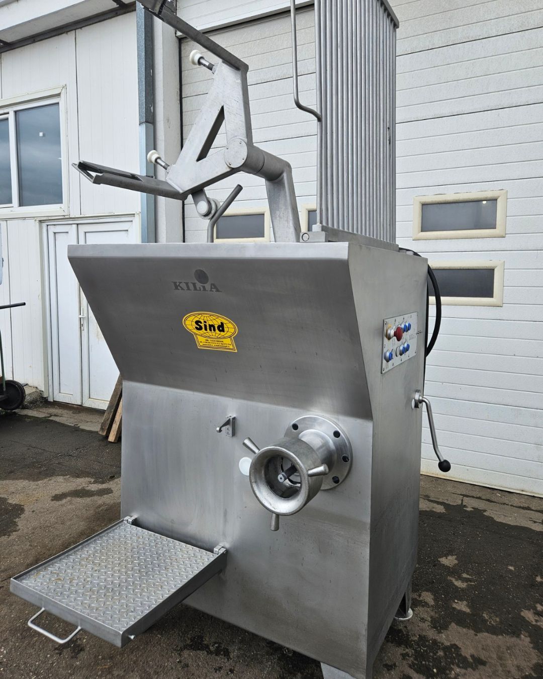 Kilia grinder with lift E130